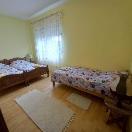 Kuca Za Odmor Holiday House Akord, Marindvor Pozega Bagian luar foto