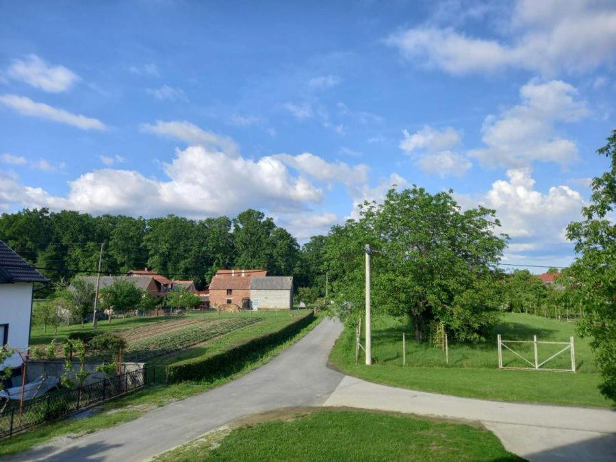 Kuca Za Odmor Holiday House Akord, Marindvor Pozega Bagian luar foto